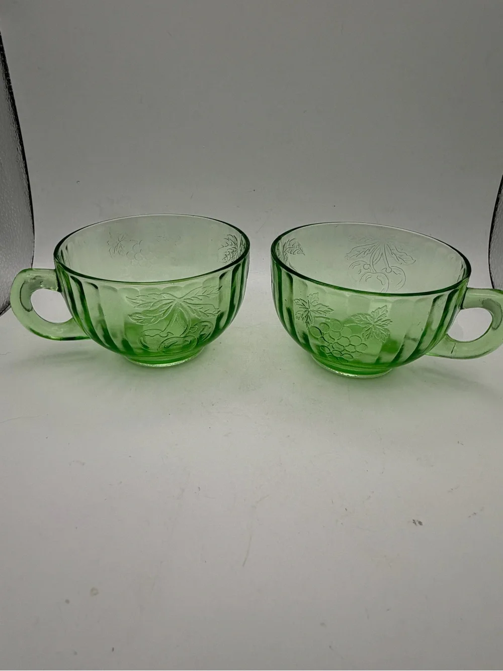 VTG 30’s uranium/depression glass teacups